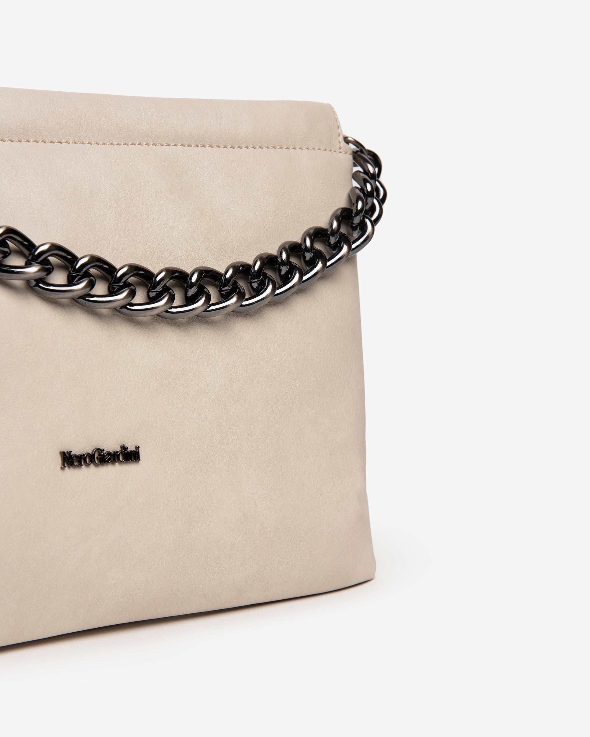  Naisten clutch-laukku teknisestä materiaalista