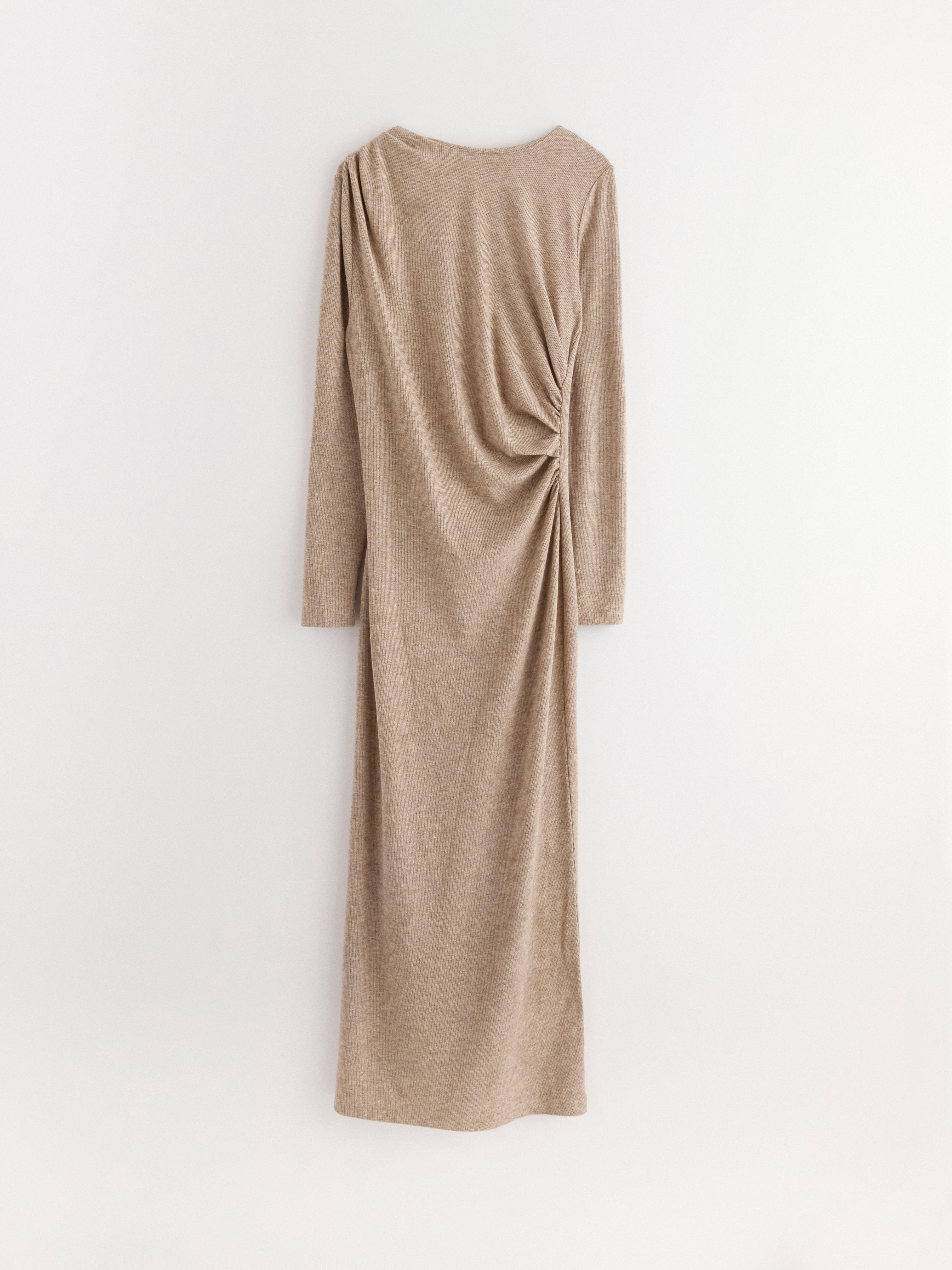 Vestido midi canelado bege mesclado
