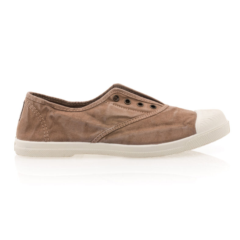 Zapatillas deportivas para mujer color beige.