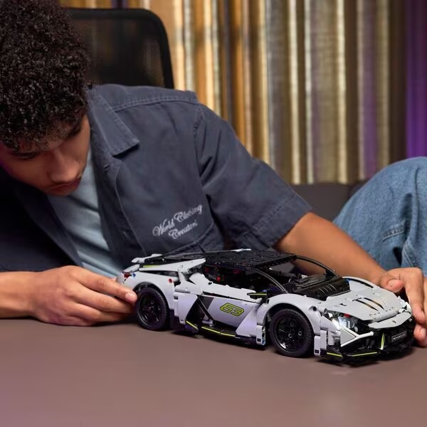 LEGO Technic 42214 Lamborghini Supercar