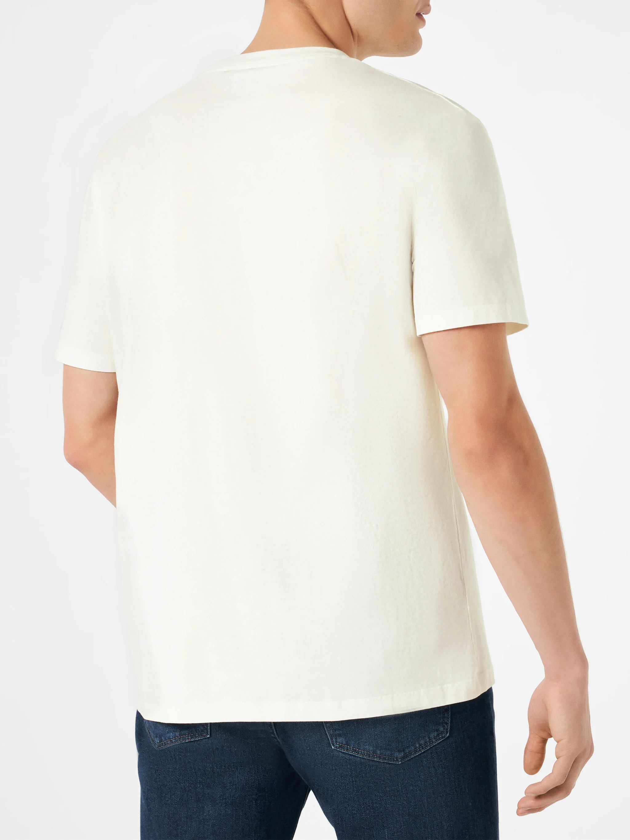 Camiseta con estampado de coche y hombre