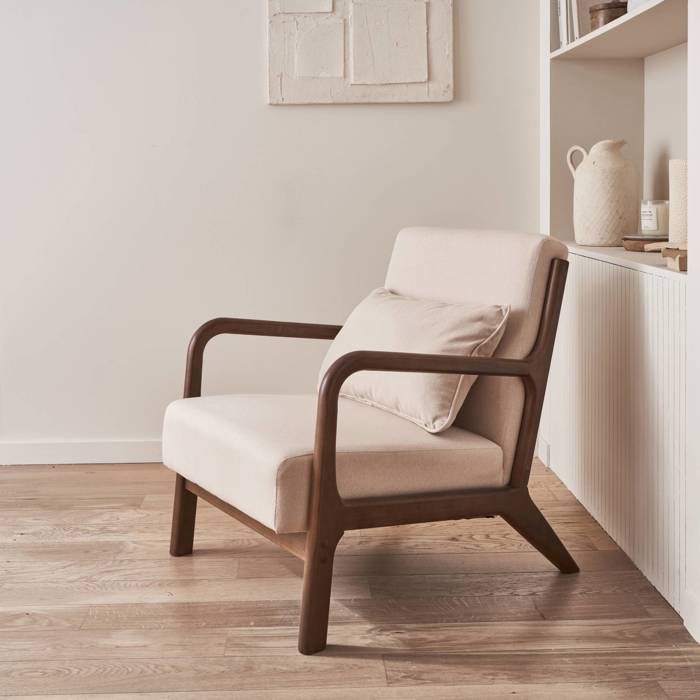Sillón escandinavo en madera de caucho teñida de nogal y tejido LORENS.