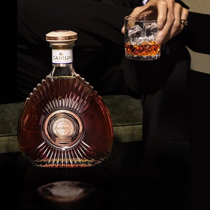 Camus - XO - Borderies - Family Reserve - Cognac Brun - 40.0% Vol. - 70cl
