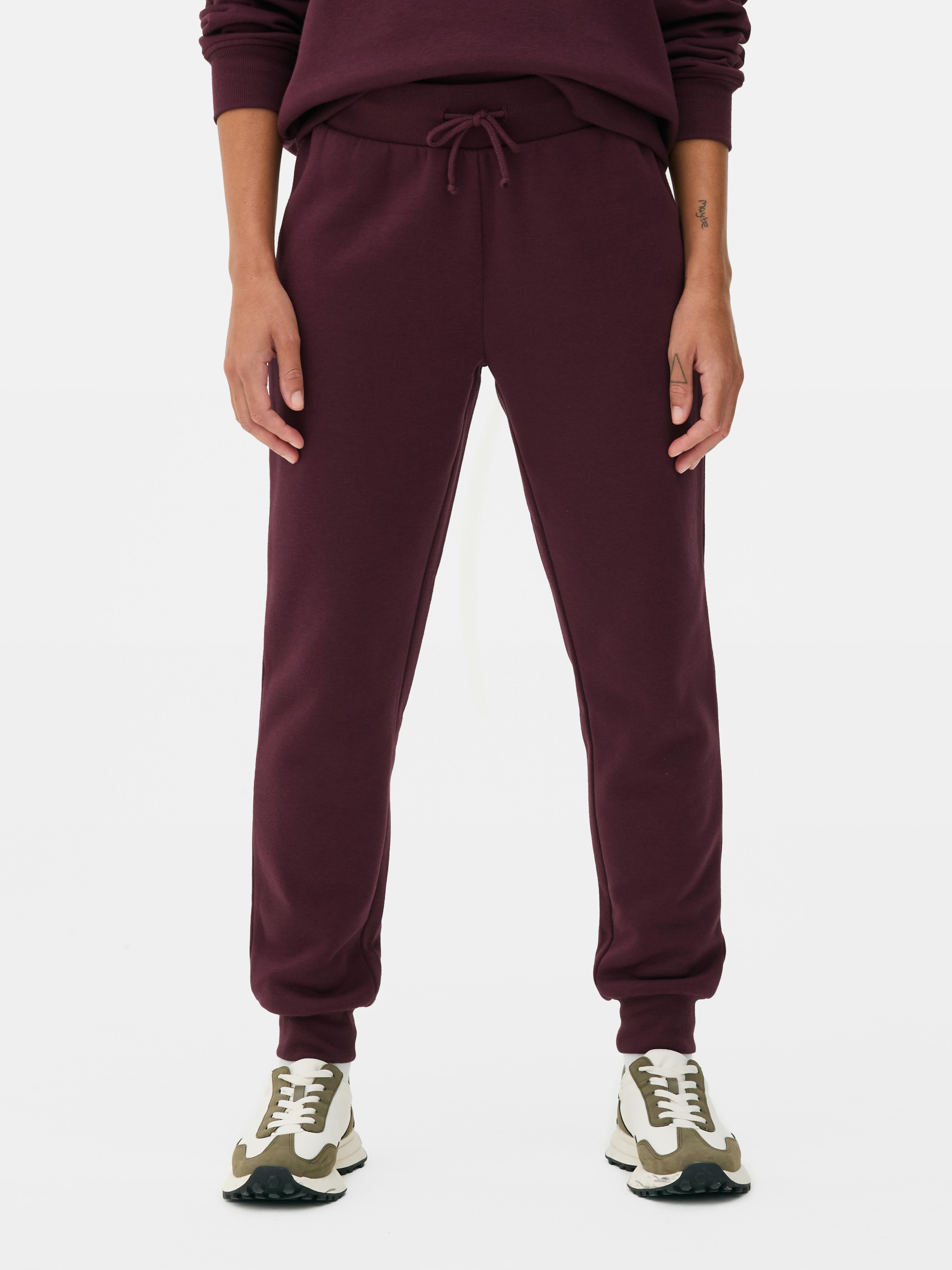 Pantaloni de trening skinny Acești pantaloni de trening slim fit cu manșete la gleznă creează un aspect elegant pentru momente elegante și zile active.