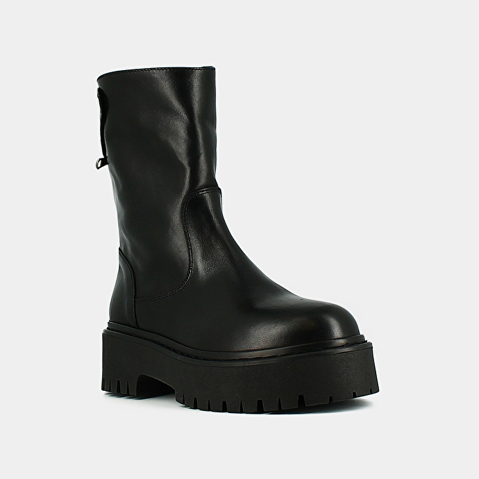 Boots à semelles crantées  en cuir noir