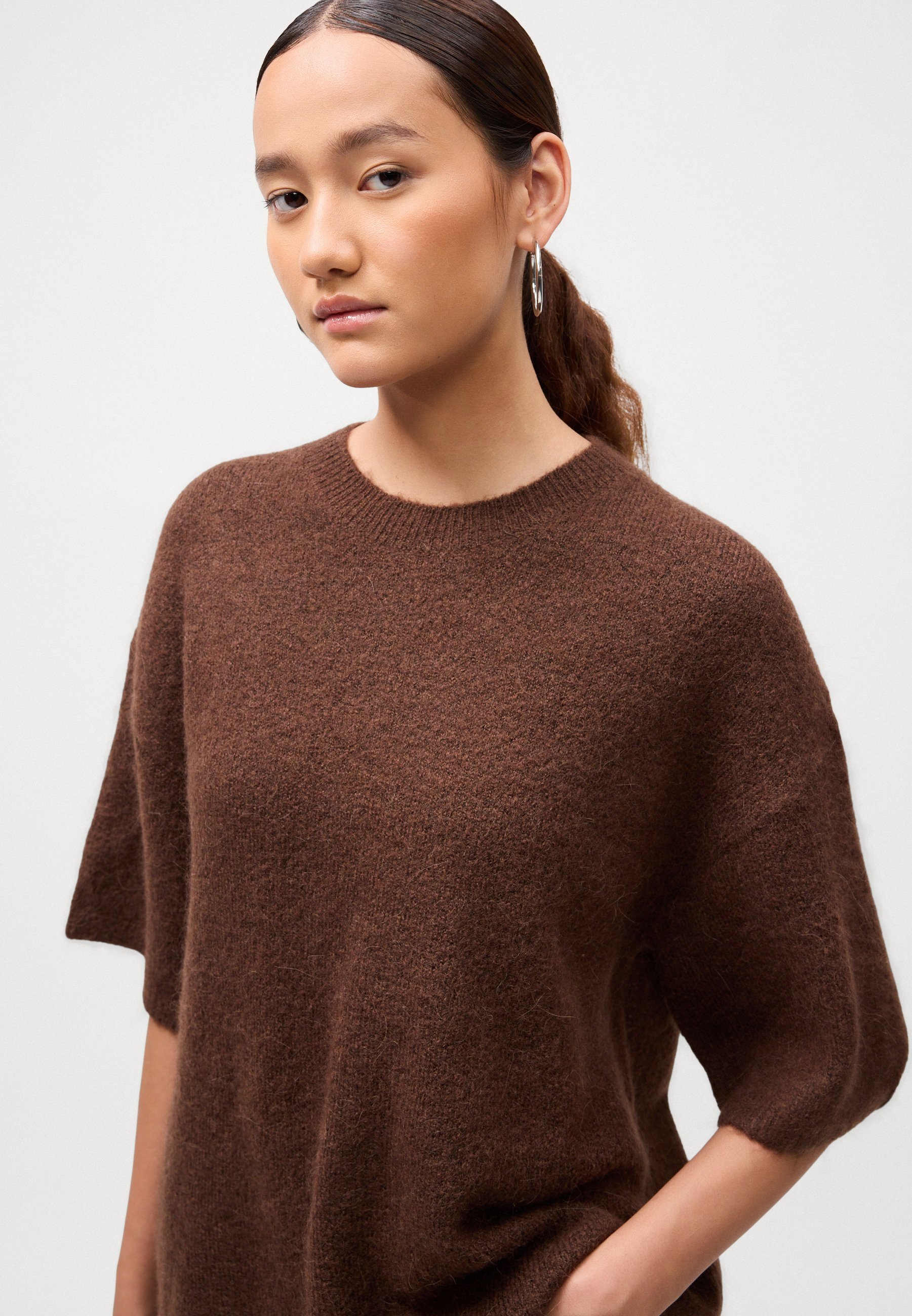 KRÁTKÝ RUKÁV Gina Tricot - Svetr - chestnut
