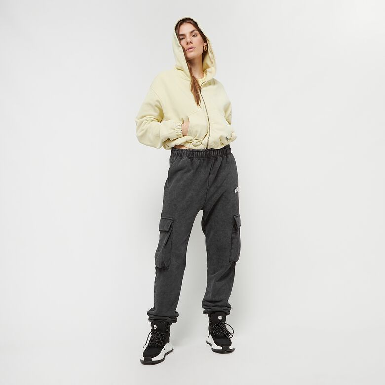 Moletom cropped oversized com zíper e logo grande em estilo gótico inglês.