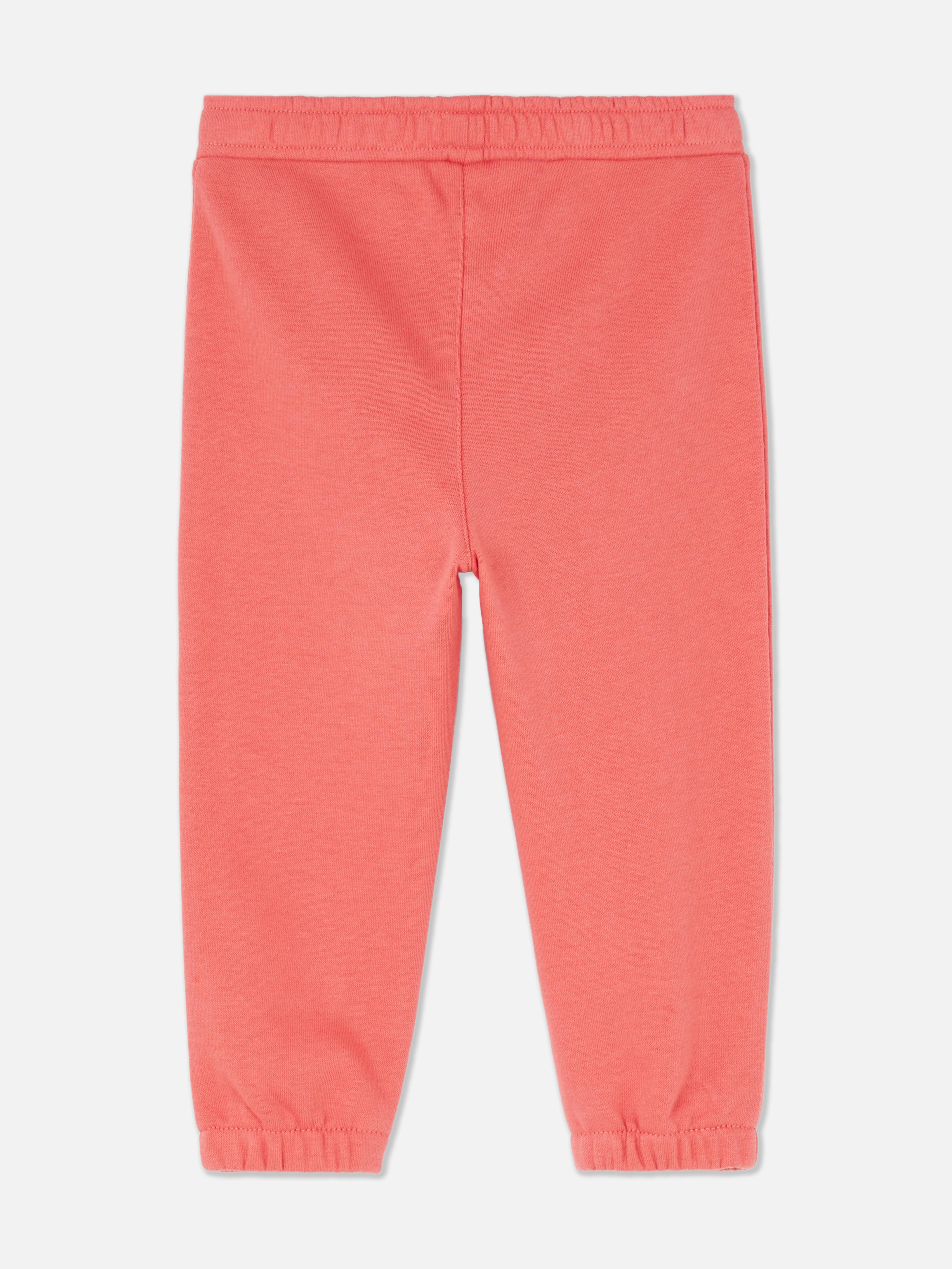 Pantaloni de jogging cu șnur și manșete. Pantaloni de jogging confortabili pentru un copil mic care iubește confortul.