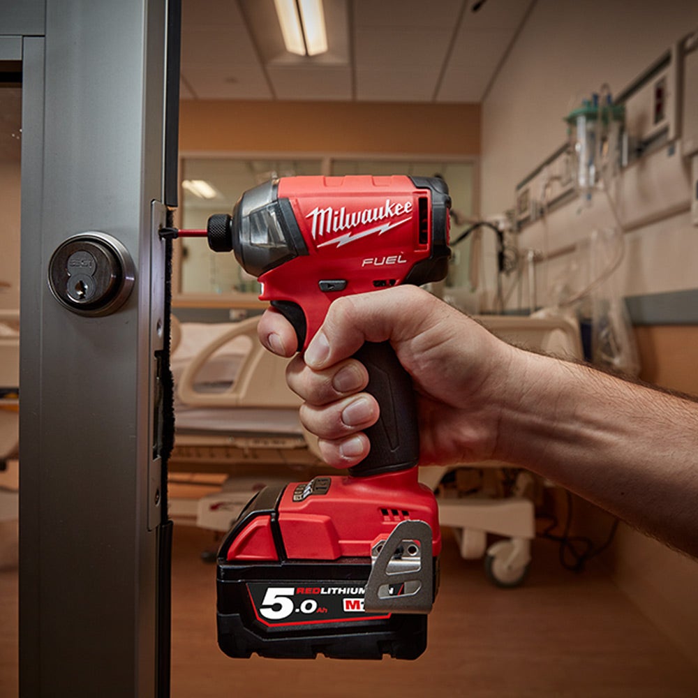 Milwaukee 18 V 1/4 tuuman Fuel SURGE Skin M18FQID-0 iskuporakoneen sisäosa