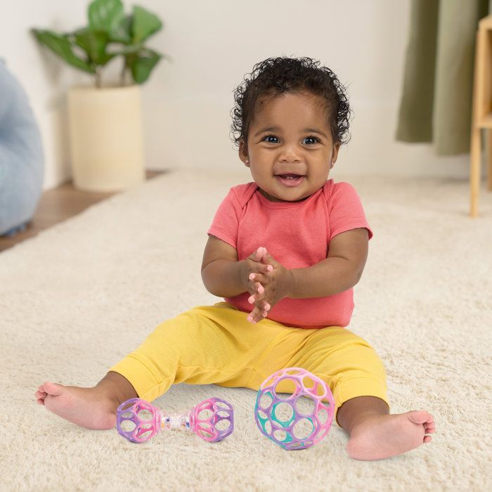BRIGHT STARTS Coffret cadeau de naissance fille O'Ball avec 2 jouets bébé: un hochet et une O Ball Rose, Violet, Turquoise