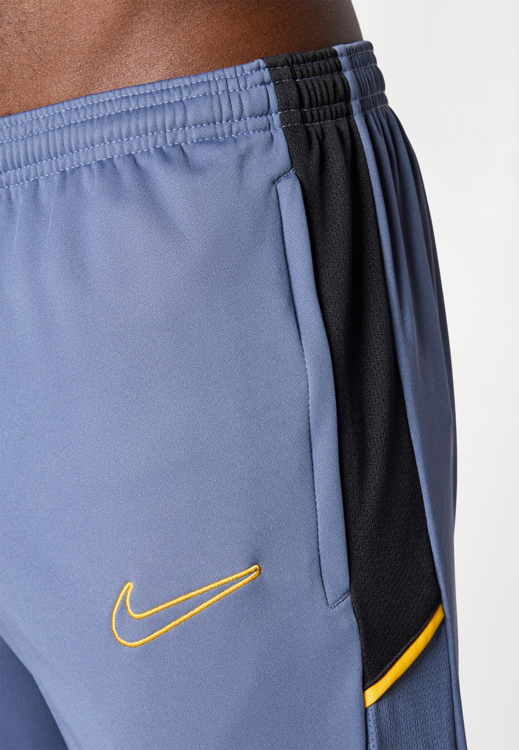 Pantalon de survêtement Nike Performance ACADEMY - bleu délavé/or universitaire