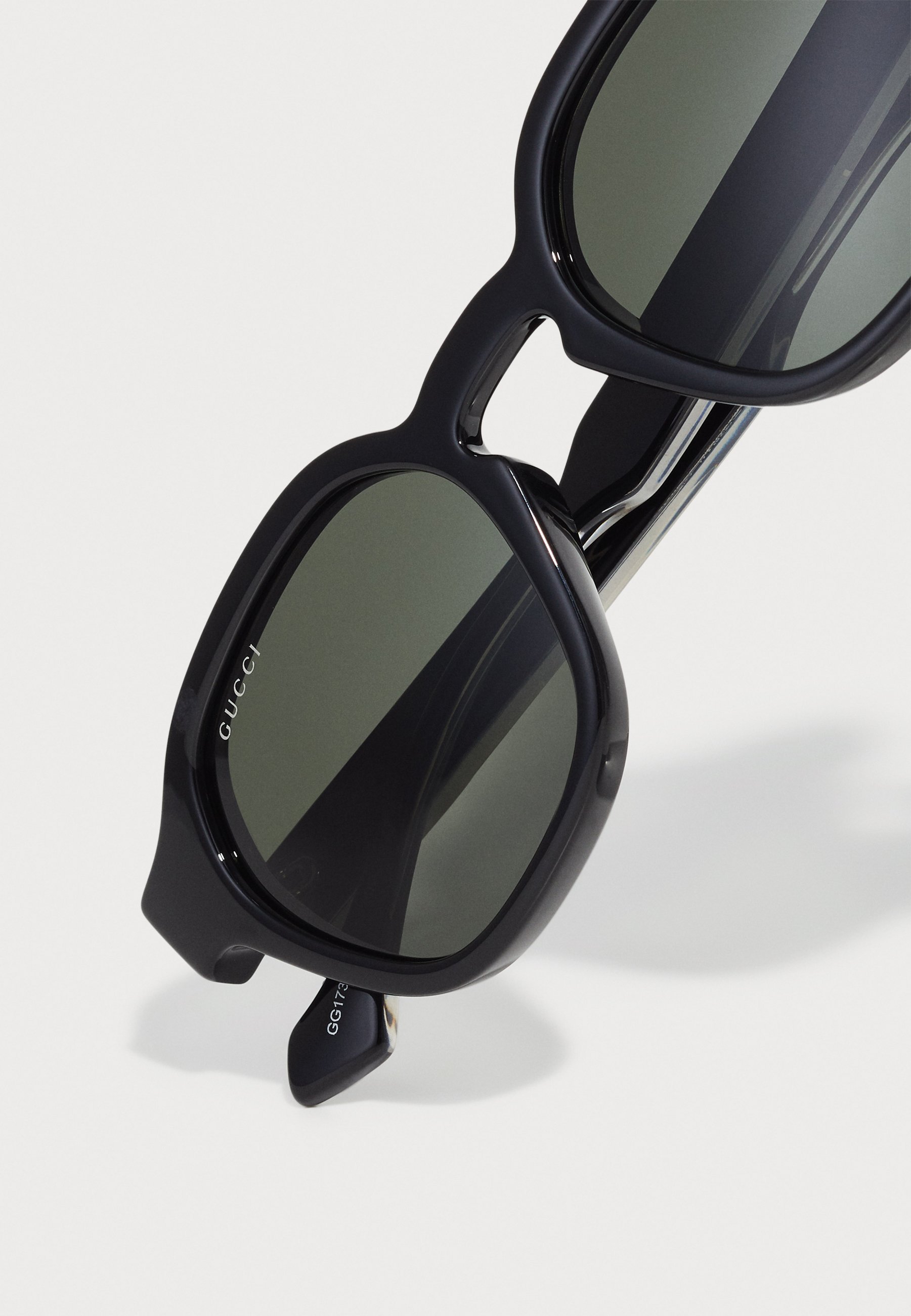 Gucci Sonnenbrille – schwarz/kristallklar/grau