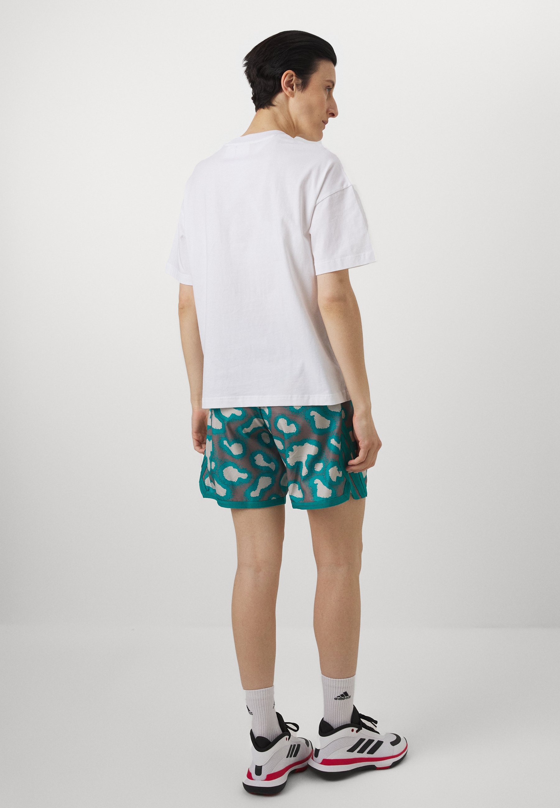 adidas Performance CAMO TEE - Tricou cu imprimeu - alb/violet argintiu