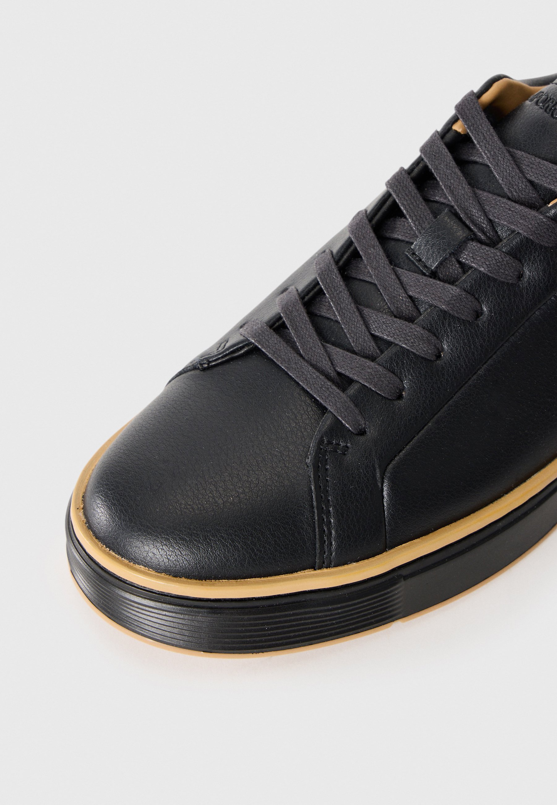 Emporio Armani sneakers - zwart