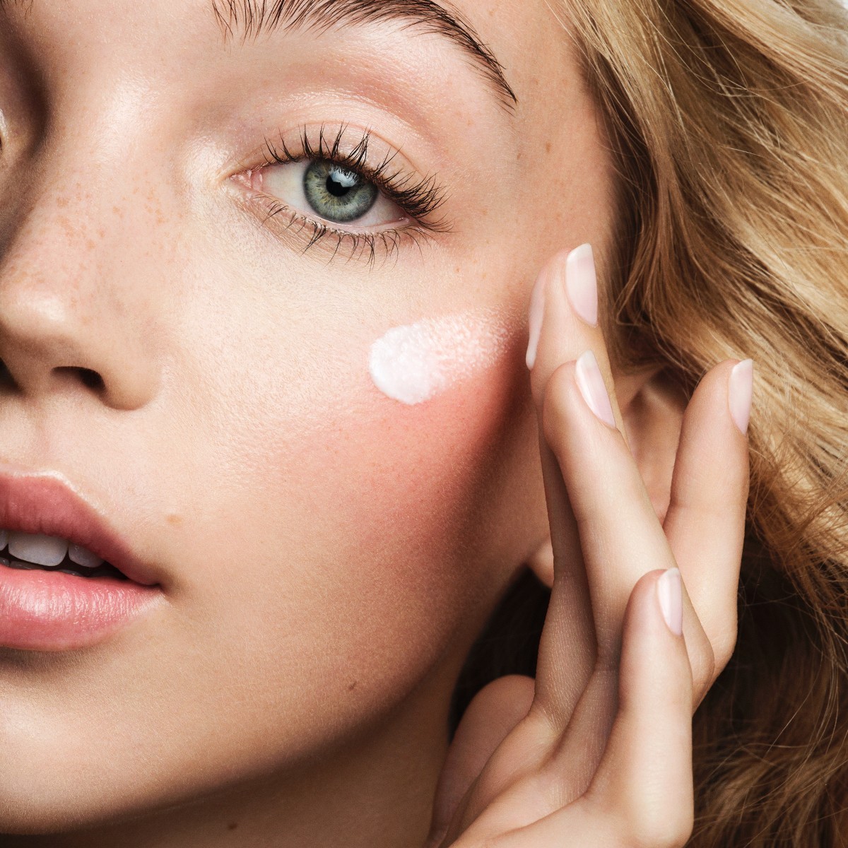 MAC Primer Radiance Dew Drench Ganztägiger Feuchtigkeitsprimer - 30 ml
