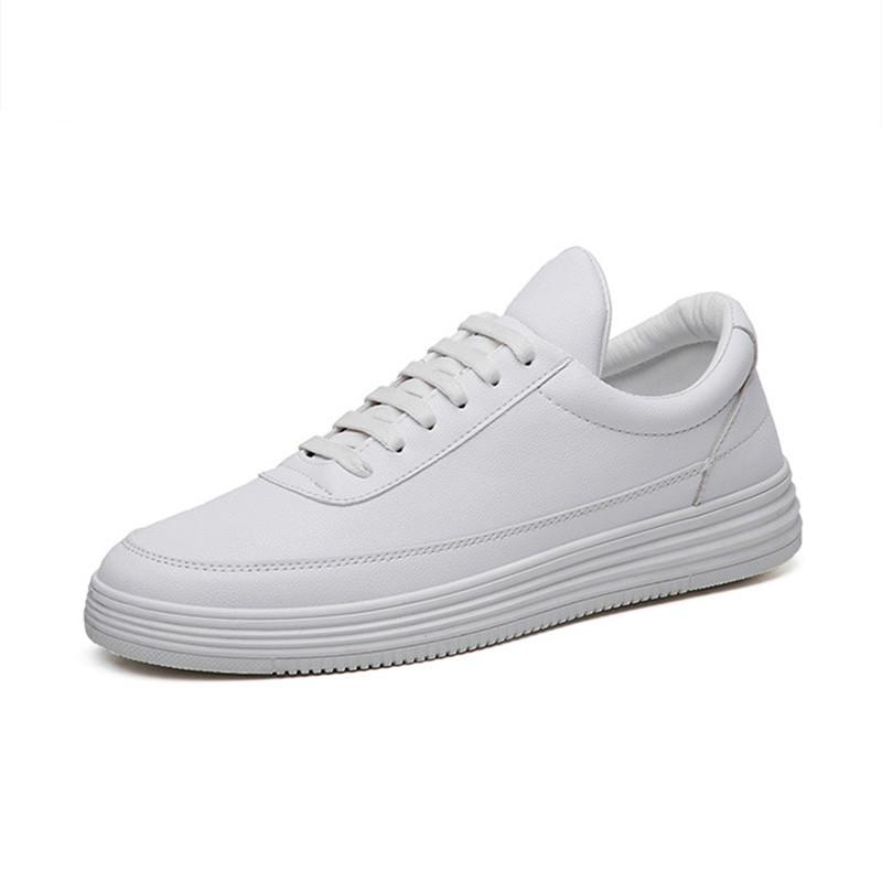 Sneakers da uomo in morbida pelle, scarpe casual, sneakers basse alla moda di marca, scarpe bianche da uomo, nere KA015