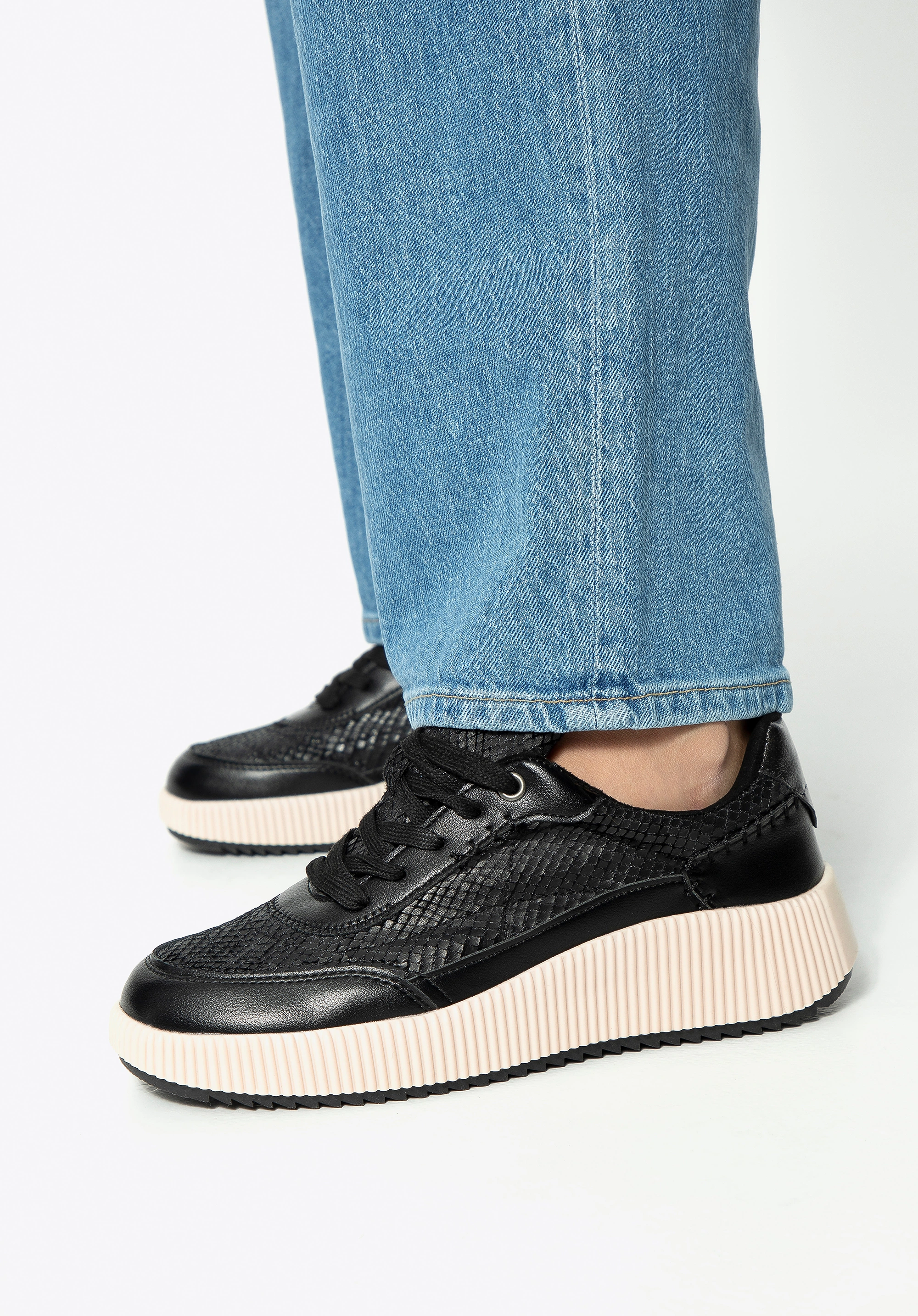 Damskie sneakersy z ekoskóry czarne
