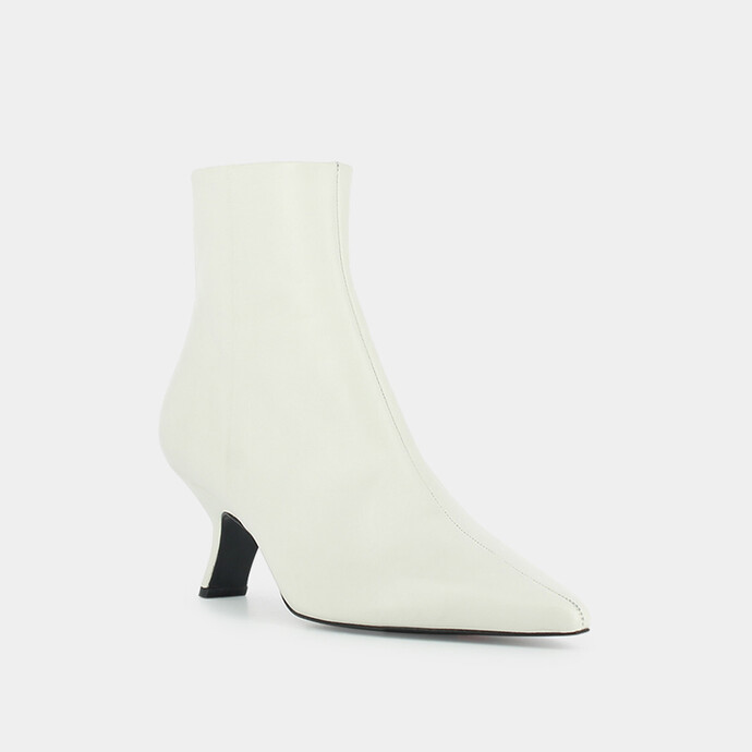 Bottines pointues à talon incliné  en cuir écru