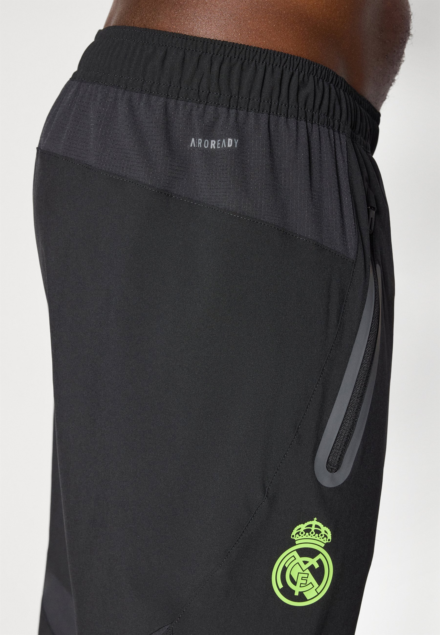 adidas Performance REAL MADRID TIRO25 PRO VIS TECH TRAVEL PANT - Clubkleding - zwart/helder citroen