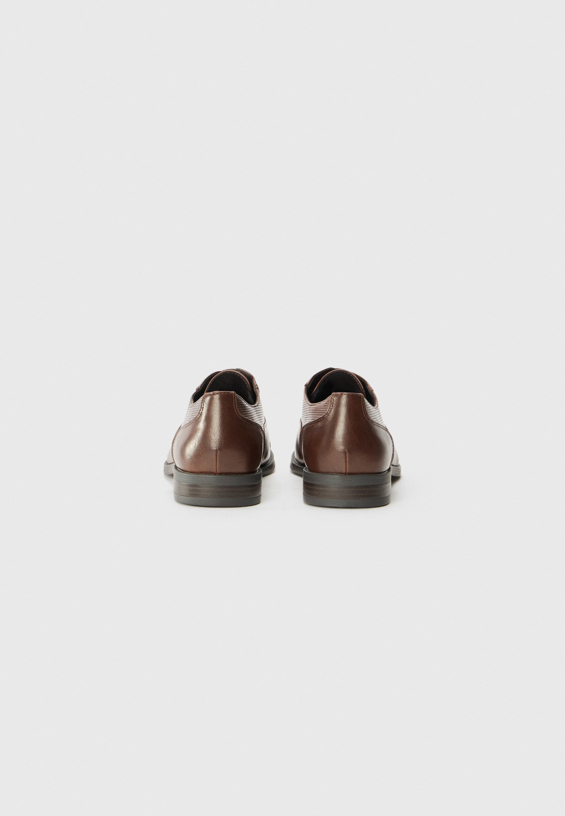 Pier One Smart veterschoenen - bruin