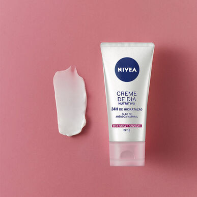Nivea Nourishing Day -kasvovoide herkälle iholle 50 ml