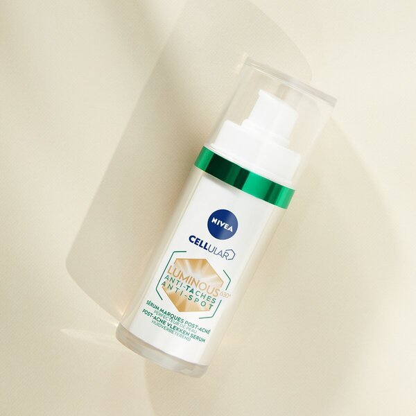 NIVEA Cellular Luminous 630 Serum protiv bubuljica i akni 30 ml - Nečista koža