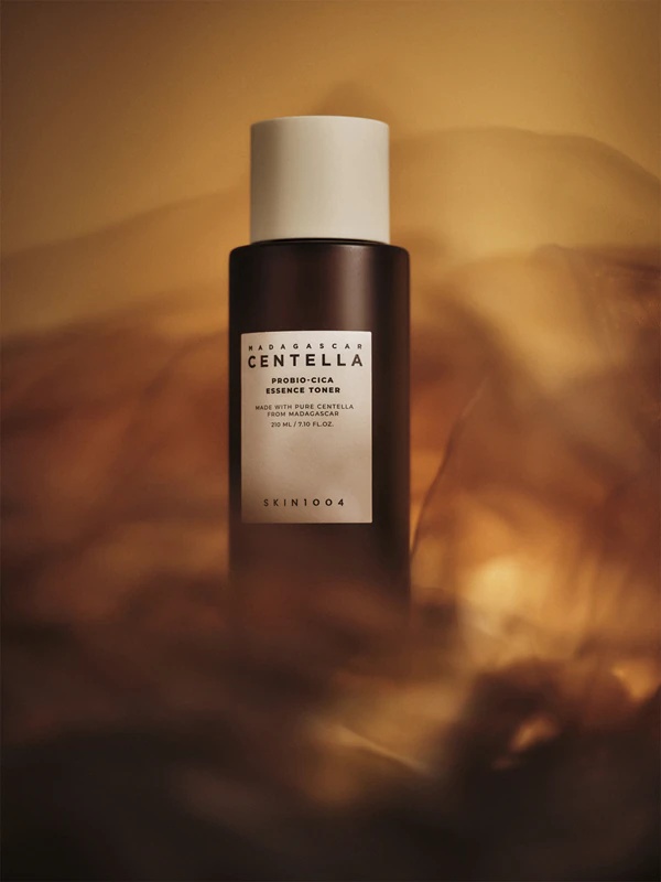 SKIN1004 Madagaskaras Centella Probio-Cica Essence Toner nomierinošs toneris ar mitrinošu efektu
