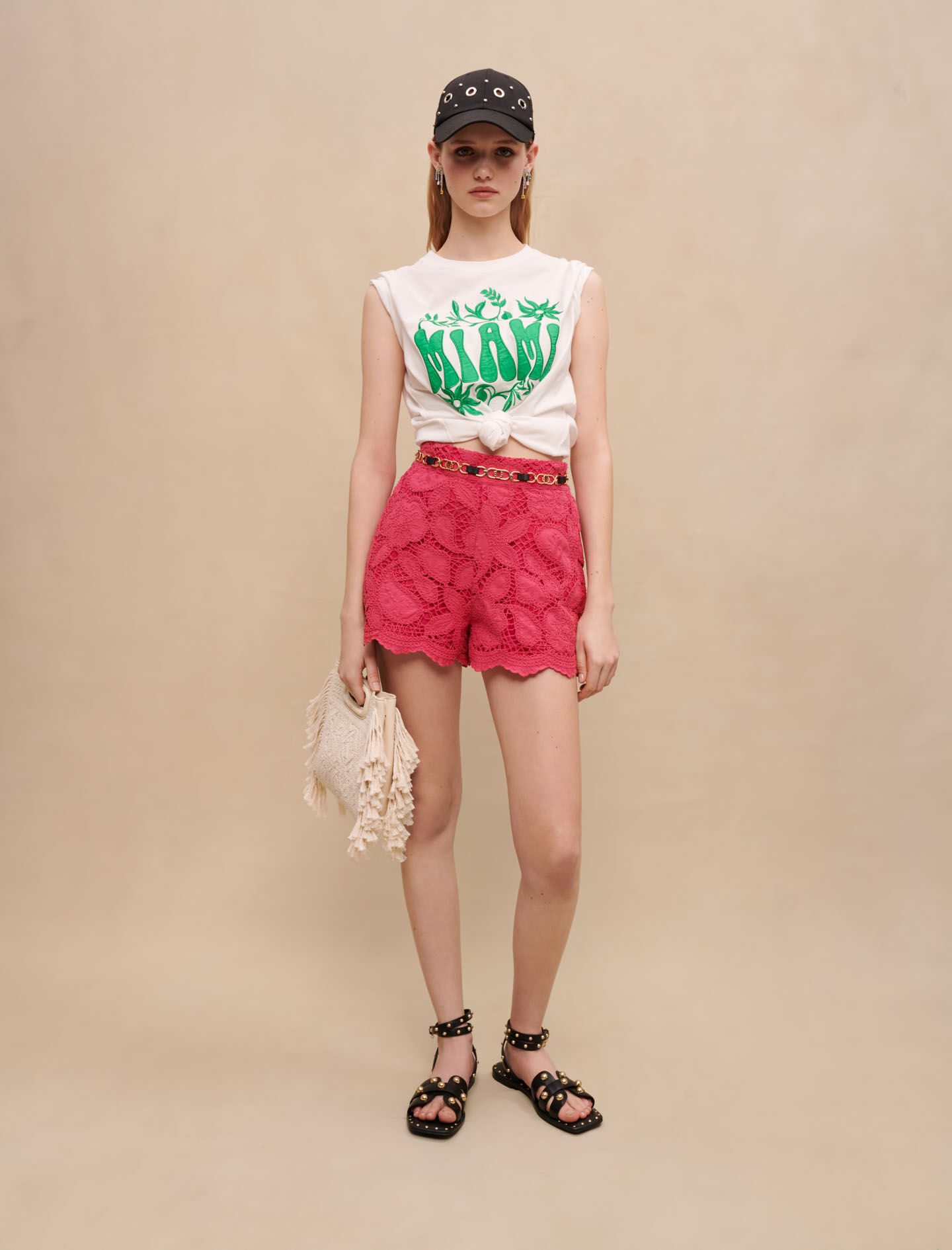 Pantaloni scurți brodați cu broderie ajurata - Fuchsia