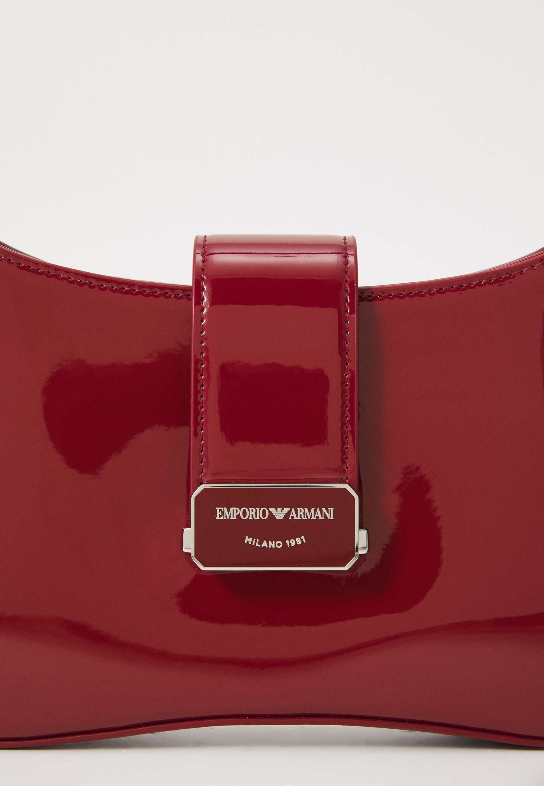 Emporio Armani SHOULDER BAG - Handtas - carminio