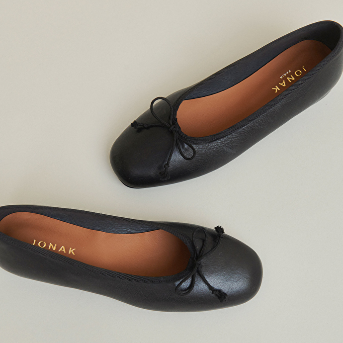 Ballerines à bouts carrés  en cuir noir