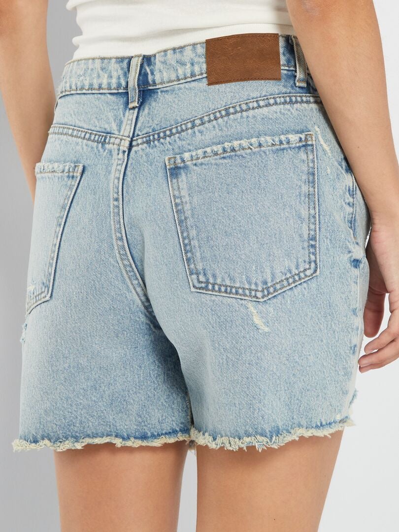 Shorts jeans com acabamento em franjas - azul