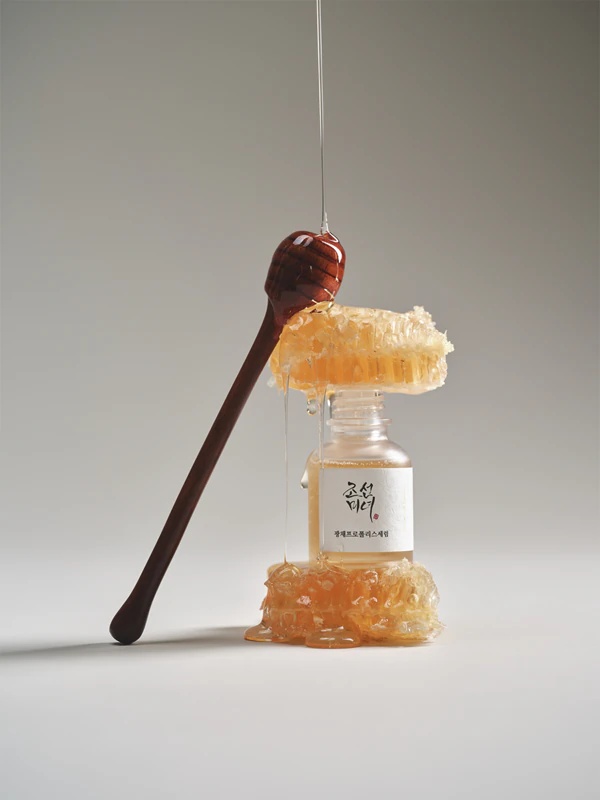 „Beauty of Joseon Glow Serum“ su propoliu ir niacinamidu regeneruojantis ir skaistinantis serumas