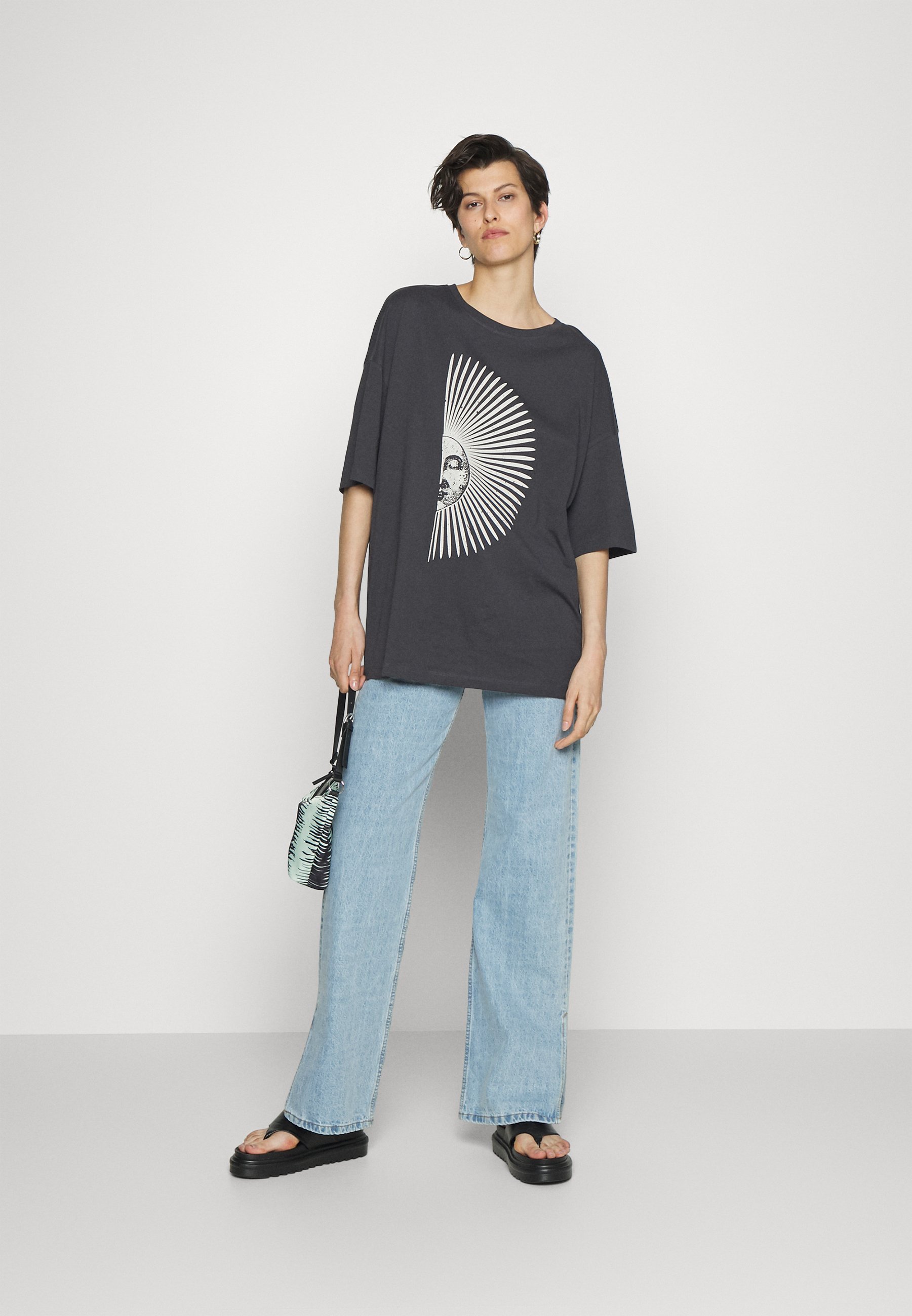 ALLEEN Tall ONLJOYFULL LIFE OVERSIZE - T-shirt met print - antraciet