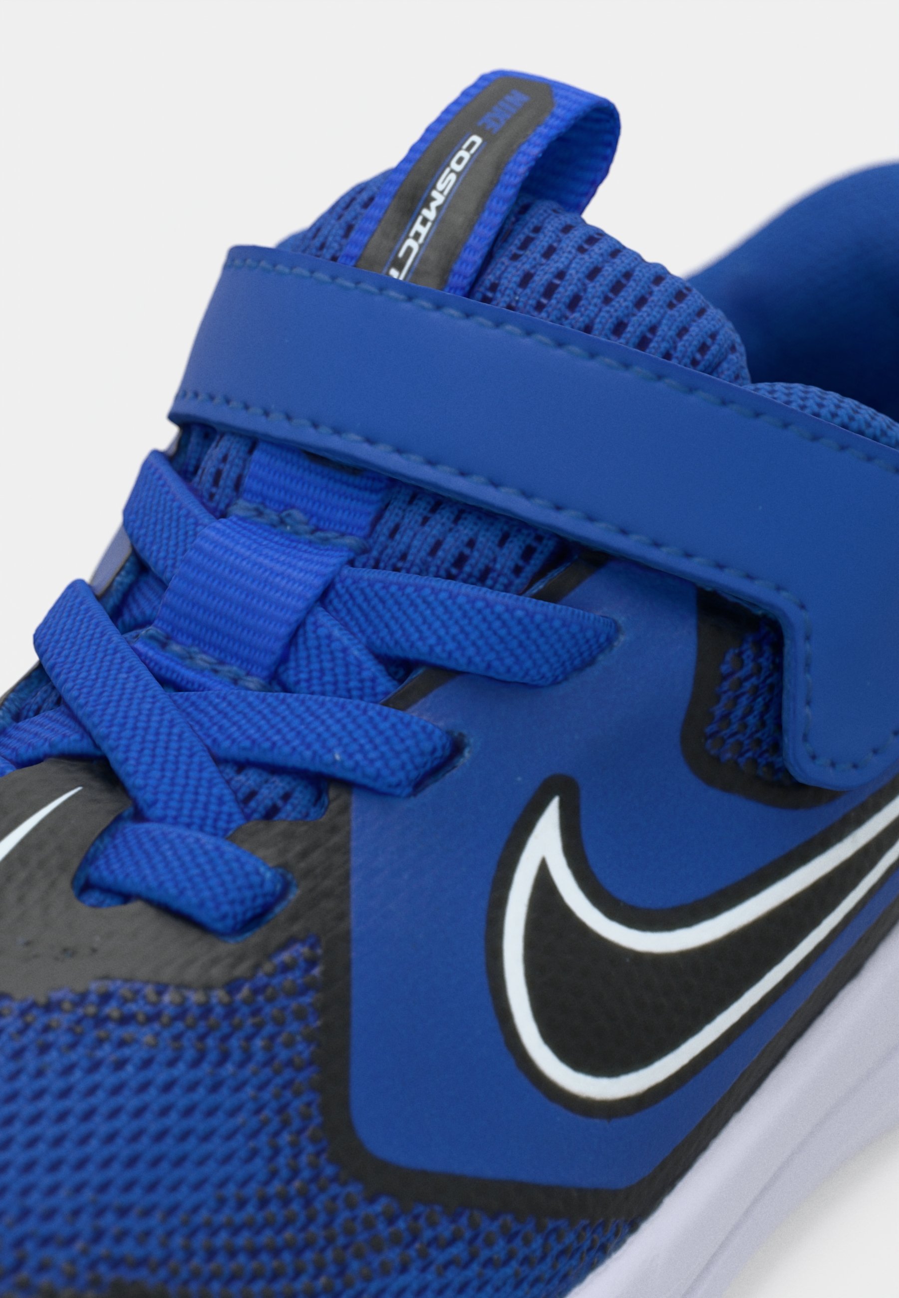 Nike Performance COSMIC RUNNER UNISEX - Hardloopschoenen voor op de weg - game royal/wit/zwart