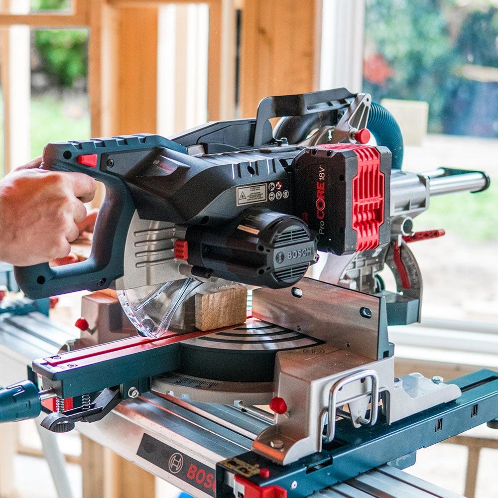 BOSCH 18 V BITURBO Akku-Kapp- und Gehrungssäge 216 mm Gehäuse 0601B41040