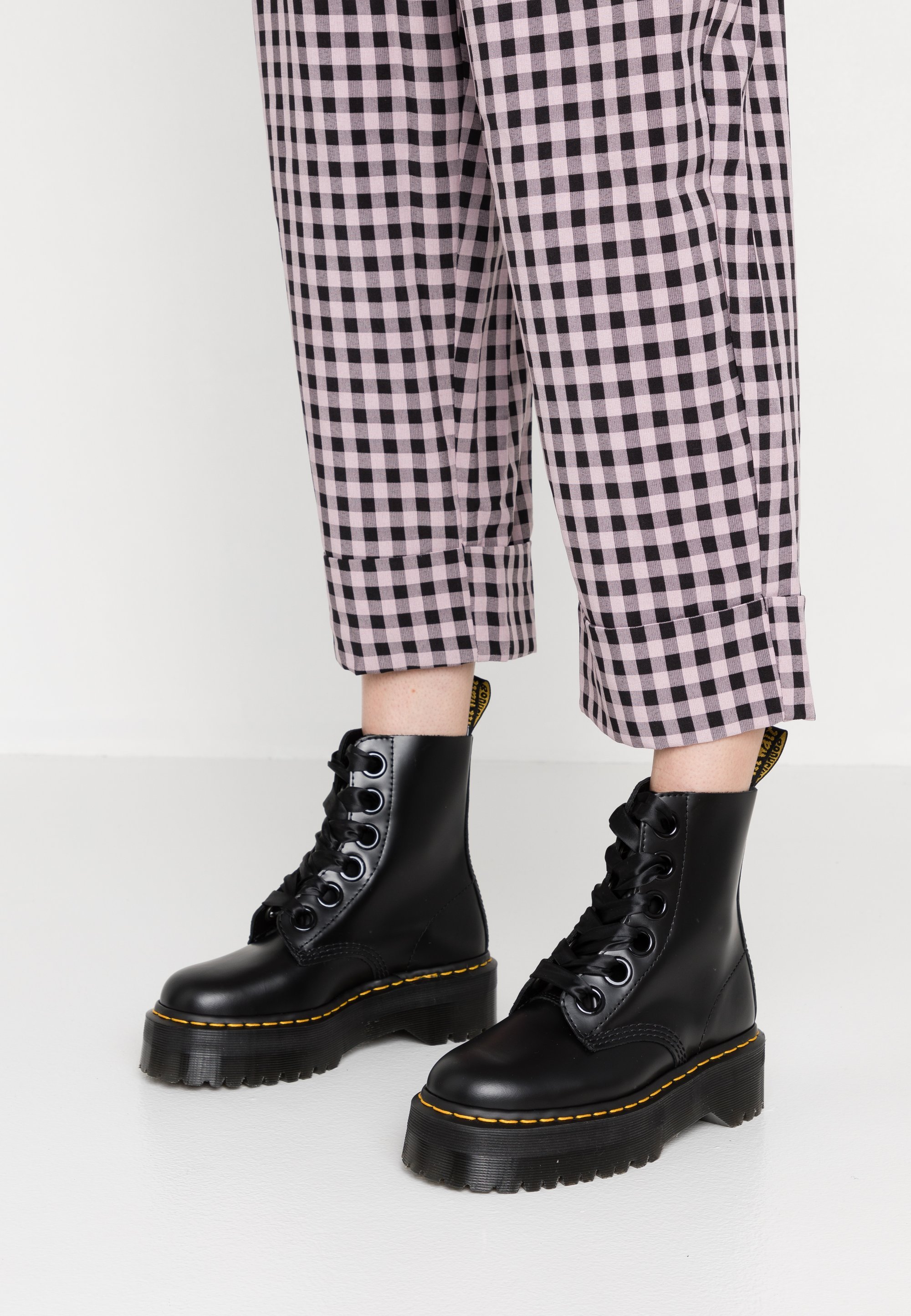 Dr. Martens platformlaars - platform enkellaarsjes - zwart
