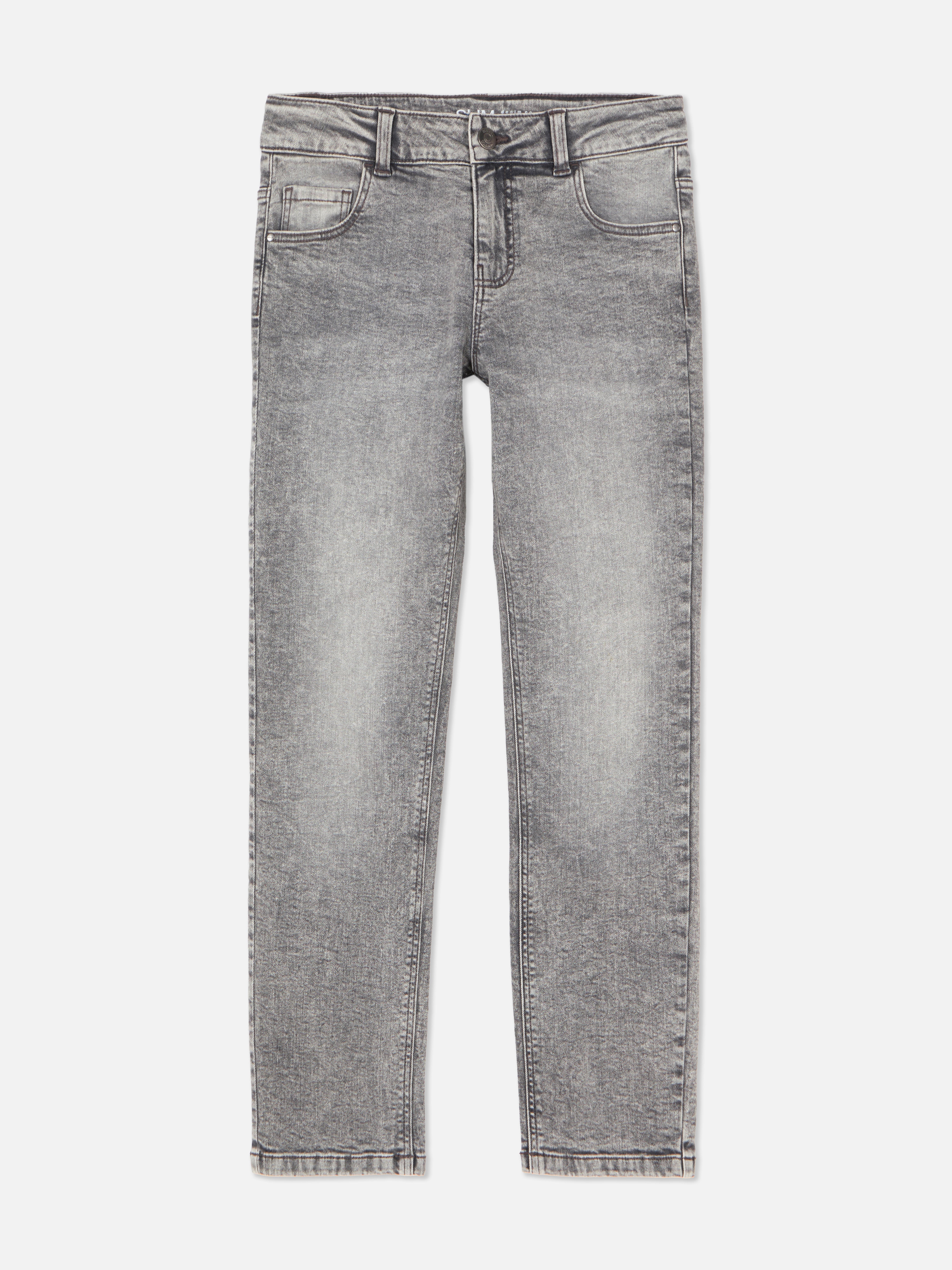 Blugi slim fit pentru băieți. Acești blugi slim fit cu găici pentru curea și nasturi dau colecției lor de blugi un plus.