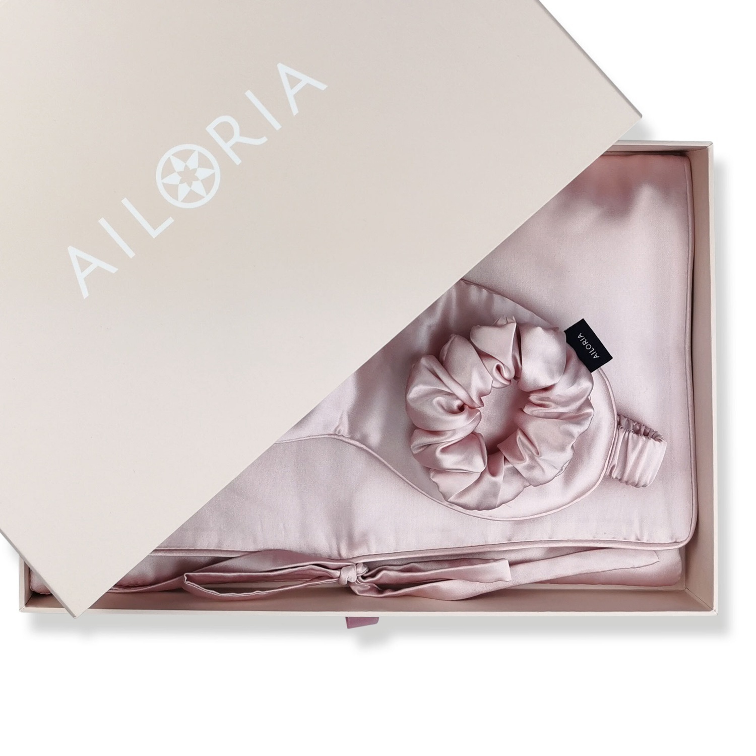 „Ailoria Beauty M“ kelioninis rinkinys: šilkinis maišelis, miego kaukė ir plaukų segtukas – 1 vnt.