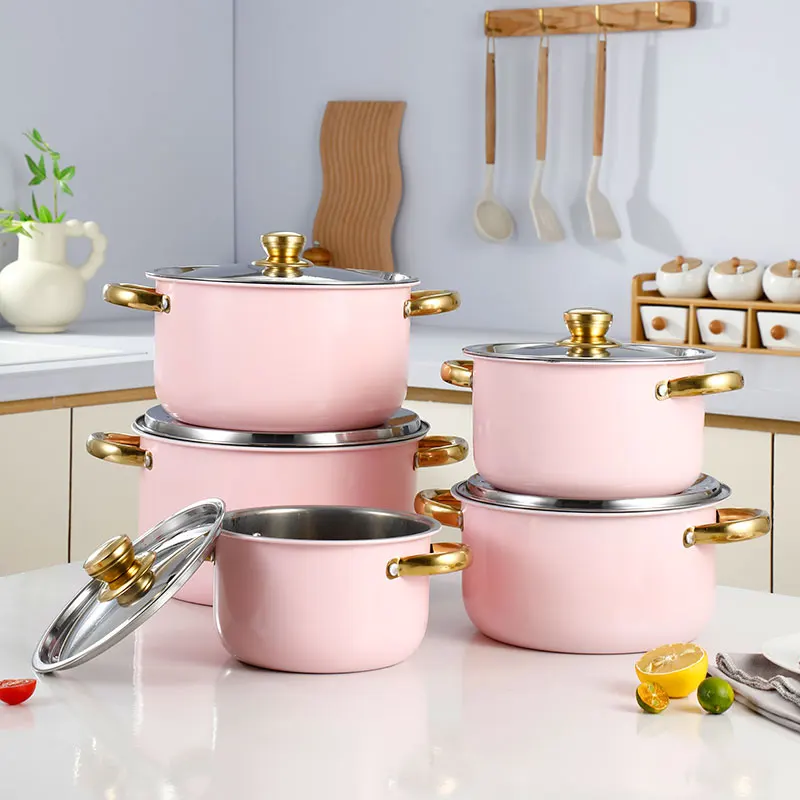 Ensemble de 4 casseroles roses en acier inoxydable, poignée dorée, compatible avec les plaques à induction et les cuisinières à gaz, idéal pour la cuisine.