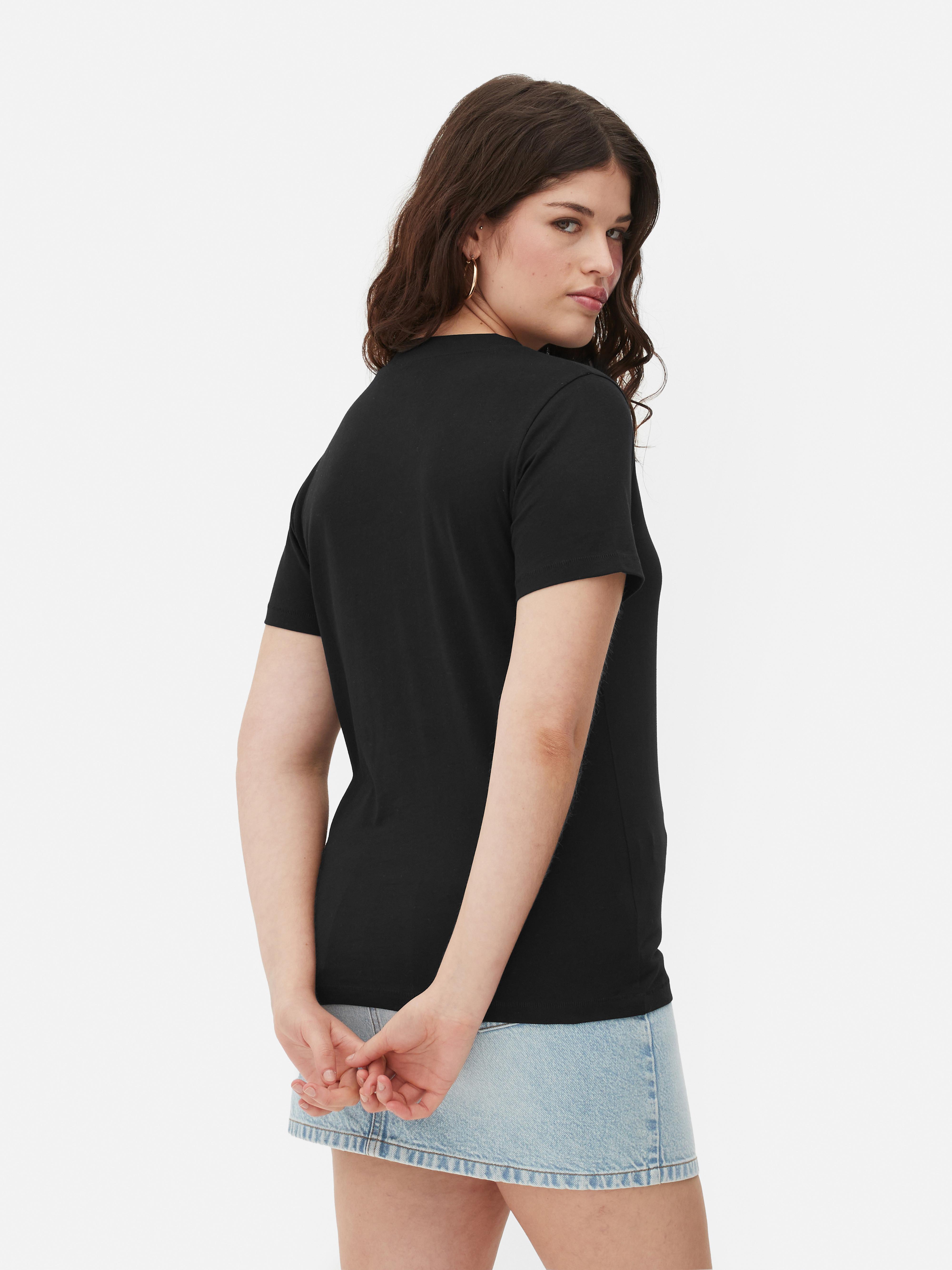Tricou cu guler rotund și croială regulată. Acest tricou cu mânecă scurtă este punctul de plecare perfect pentru ținuta ta.