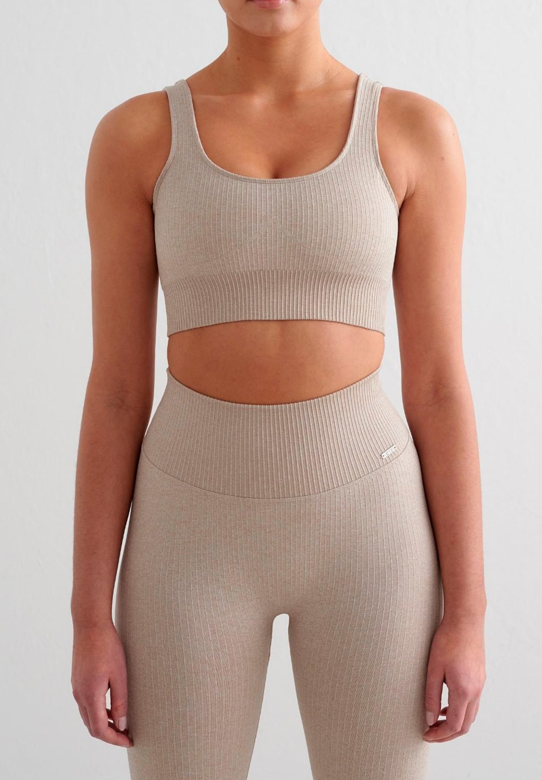 aim’n® RIBBED SEAMLESS  - Medium support sports bra - beige
