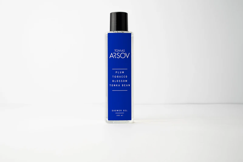 Gel de Banho Perfumado com Ameixa, Flor de Tabaco e Fava Tonka de Tomas Arsov