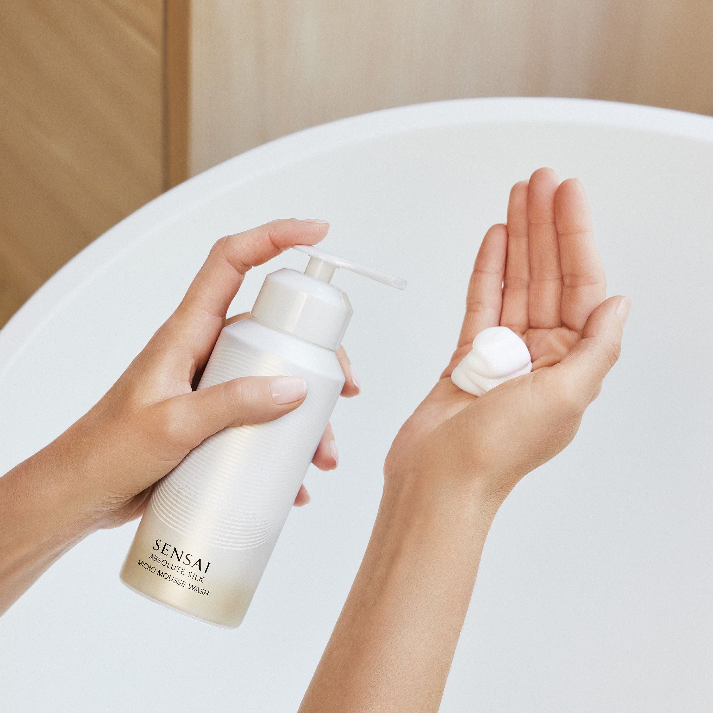 Absolute Silk Micro Mousse tīrīšanas putas Luksusa tīrīšanas līdzekļi / toneri