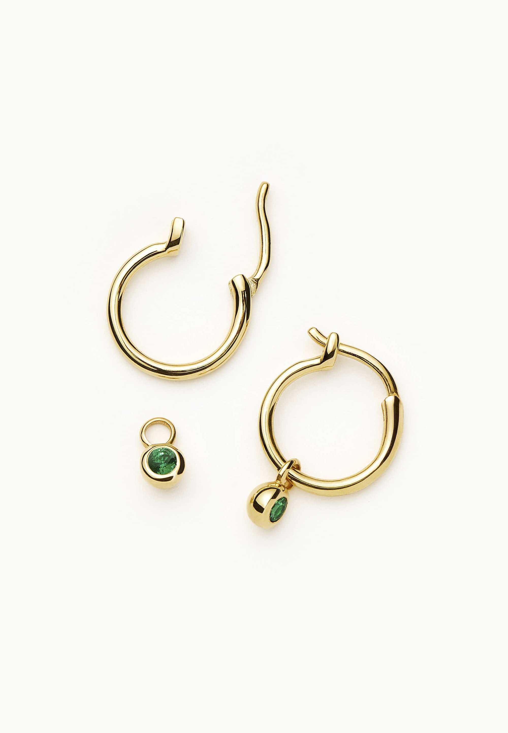Missoma TENNIS CHARM MINI HOOP - Oorbellen - goudkleurig