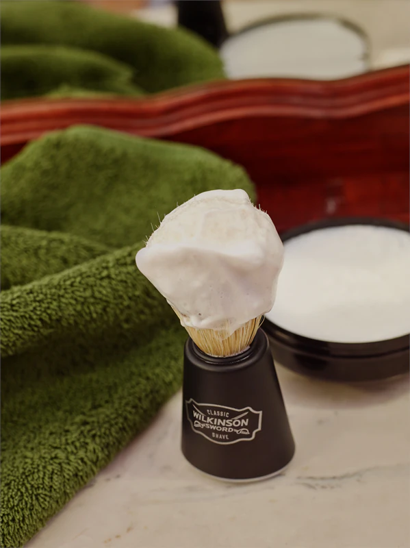 Wilkinson Sword Premium Collection štetka na holenie