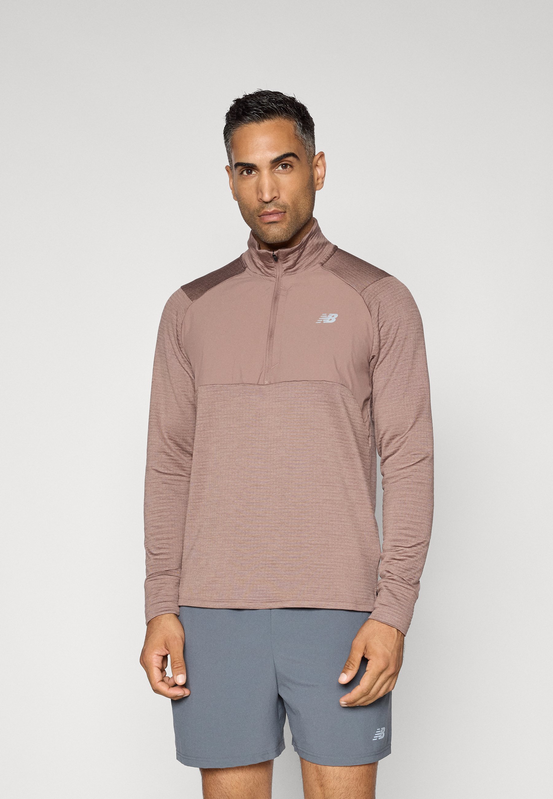 Maglia a maniche lunghe New Balance ATHLETICS GRID 1/2 ZIP - colore grigio terra
