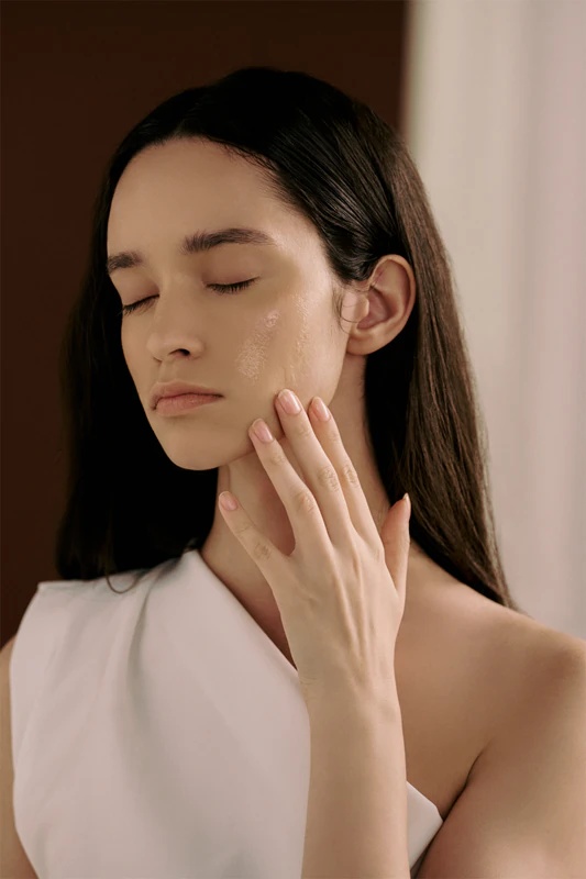 SKIN1004 Madagaskaras Centella Probio-Cica Essence Toner nomierinošs toneris ar mitrinošu efektu