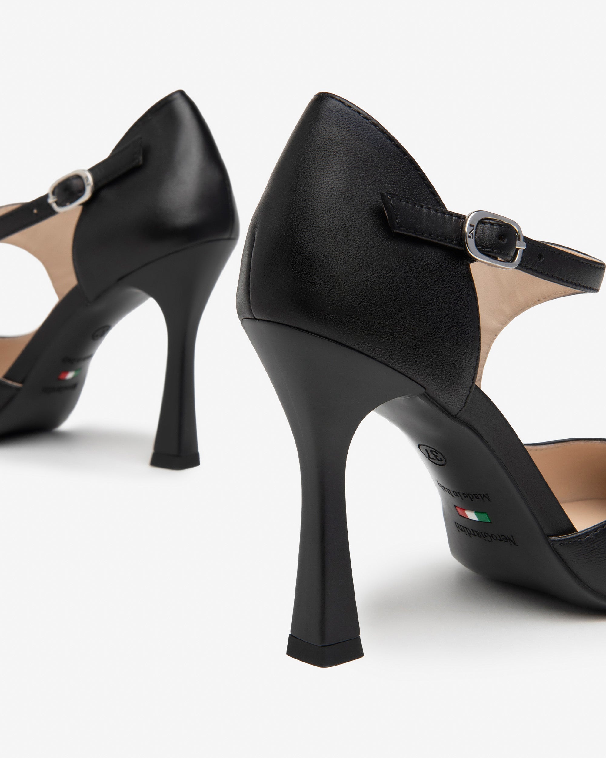  Damen-Pumps aus Leder