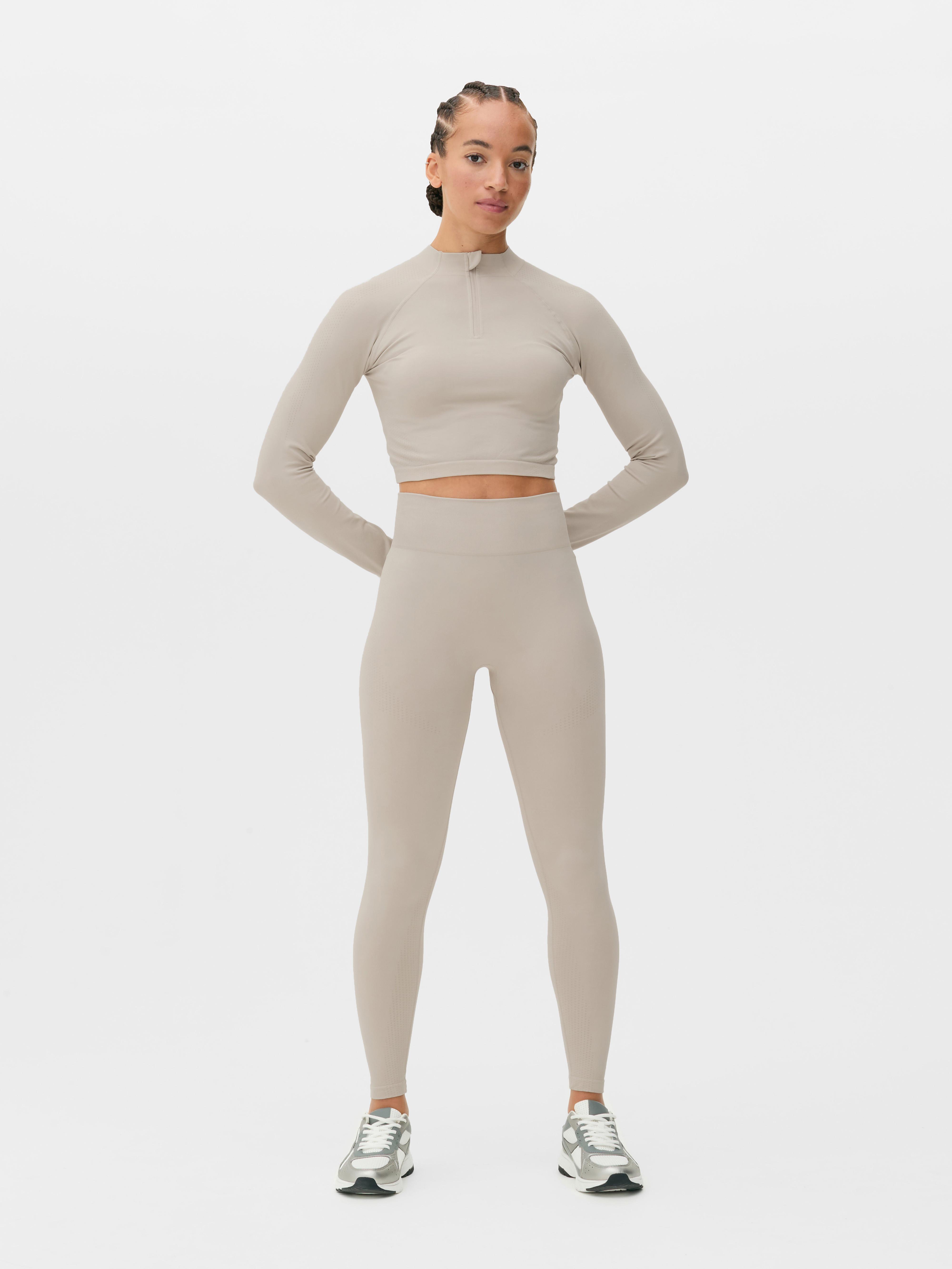 Colanți modelatori fără cusături. Colanți lungi cu talie înaltă și design fără cusături.