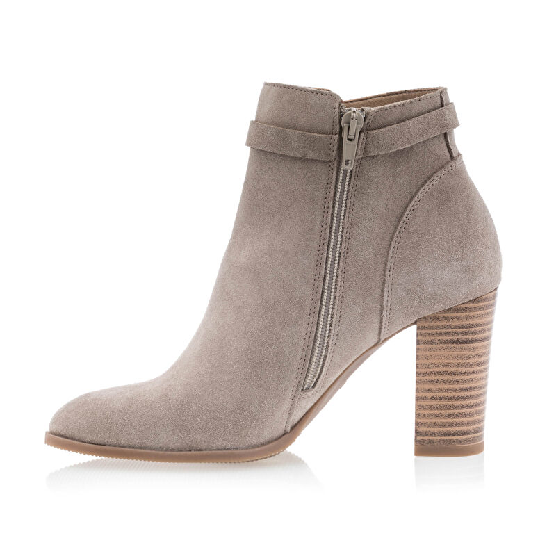 Женске беж чизме / чизме до чланка